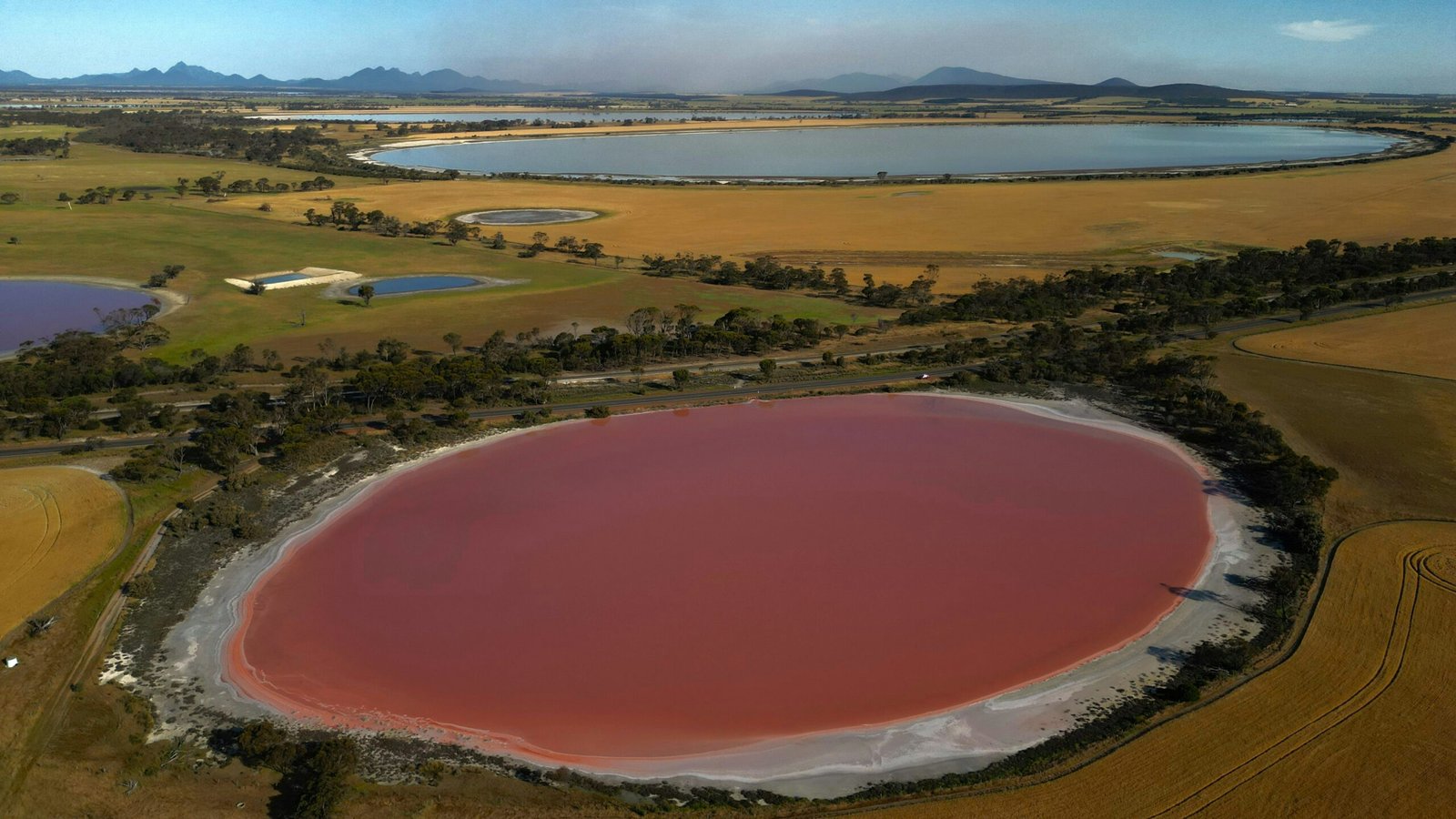 Facts about Australia pink lake